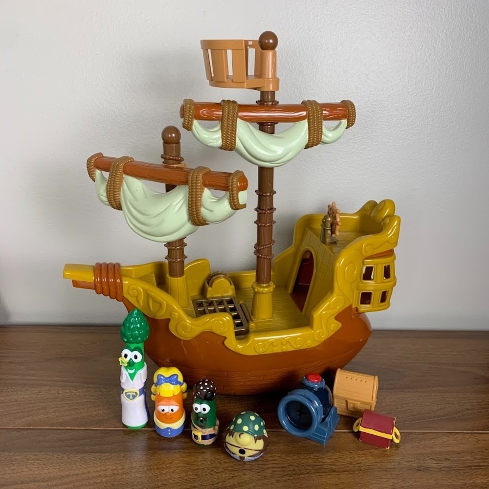 Vintage 2002 Blue Box Veggie Tales Jonah Pirate Ship Playset & Figures